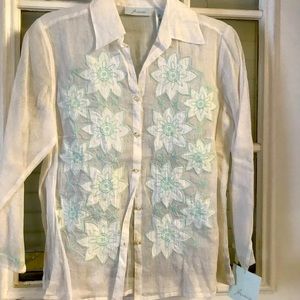 NWT Beautiful White Sheer Blouse with Mint Green Embroidery Size Small